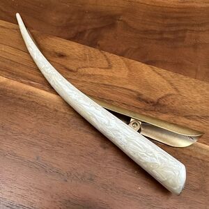 Vintage Ficcare The Beak Hair Clip Marbled Pattern Top w/ Brass Metal Base 6”